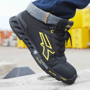 Zapato de seguridad Matt U-Power negro con detalles amarillos, vista lateral en acción